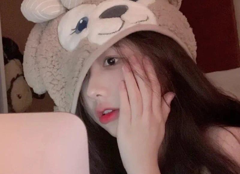 儿子满月妈送镯子婆婆送双鞋,我把鞋扔垃圾桶,她说一话我愣住了 儿子满月妈送镯子婆婆送双鞋,我把鞋扔垃圾桶,她说一话我愣住了