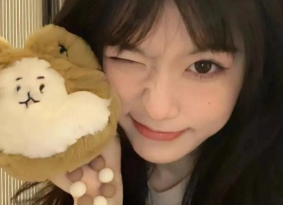 ​女孩悲伤地说，无意中的思念是如此痛苦