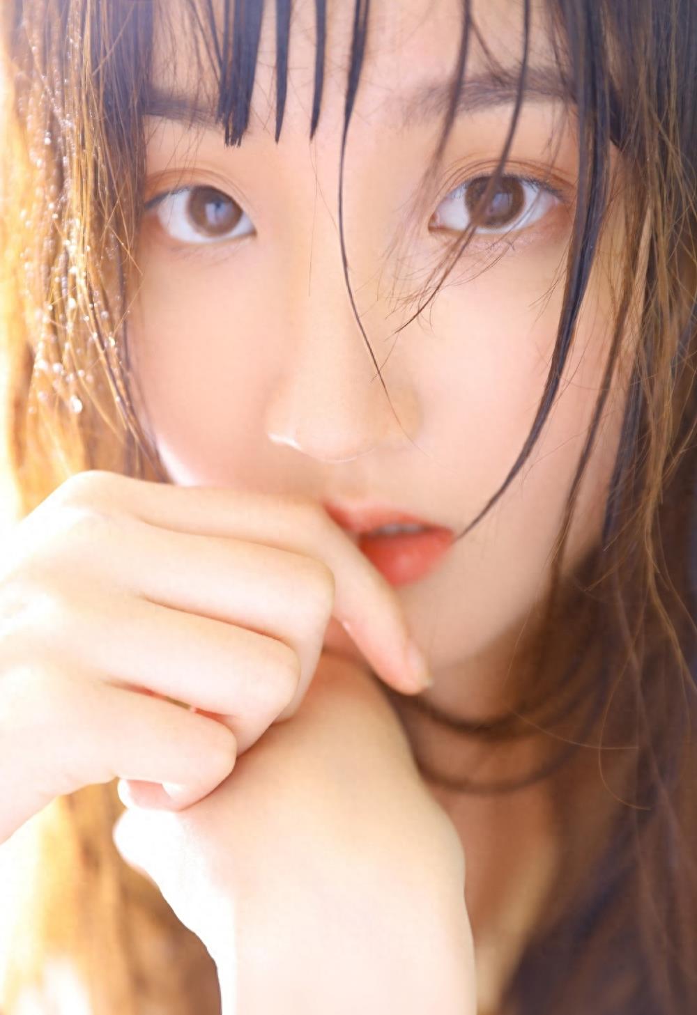 日系萝莉美女热裤美腿居家清纯养眼写真