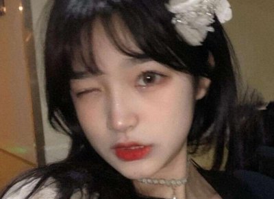 ​20岁的男生对你动情，会出现的三种态度，中了一条就是喜欢你