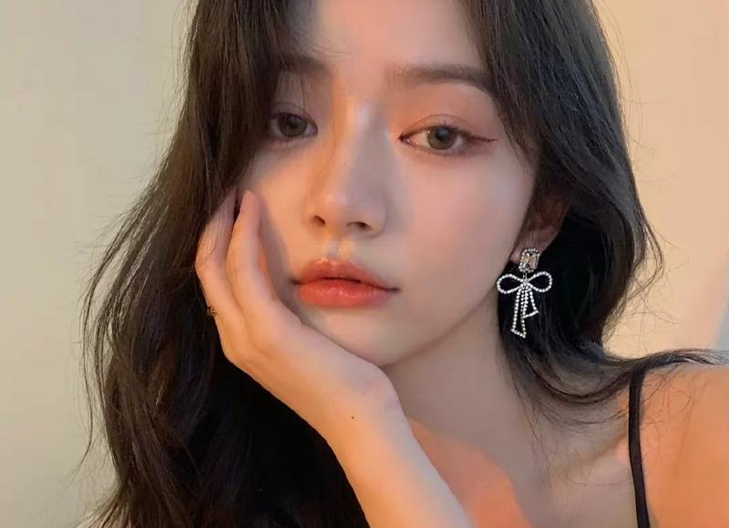 接吻为什么男的手不老实呢? 接吻为什么男的手不老实呢?