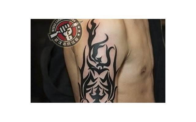 开门见山歌词（这首熟悉的歌词背后）