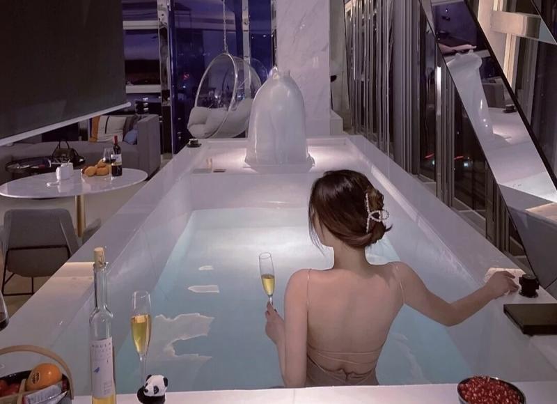 女生这么做，是在告诉你女生不想聊天