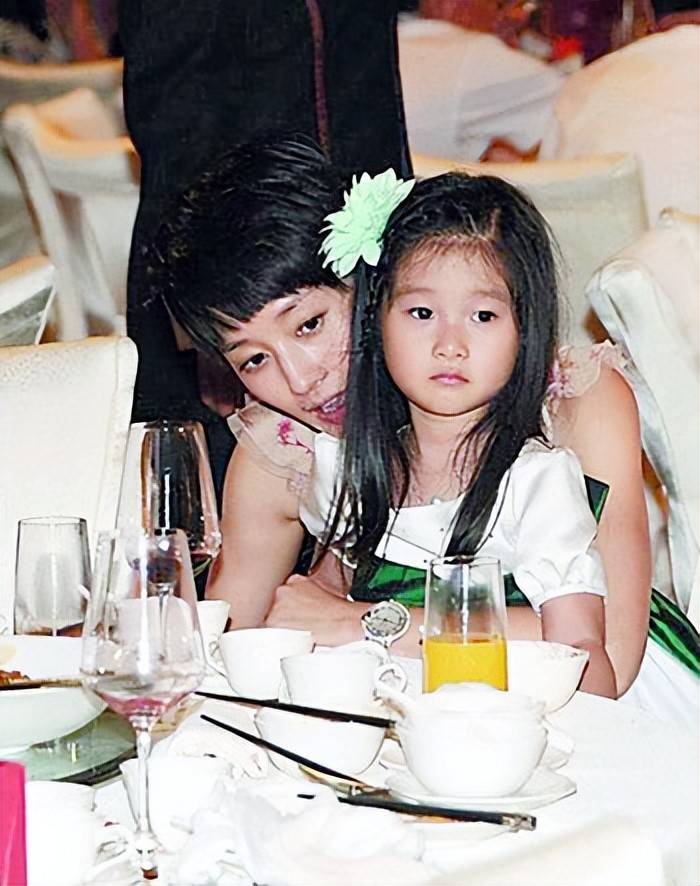 马伊琍：离婚3年人生开挂，前夫文章的处境却截然不同