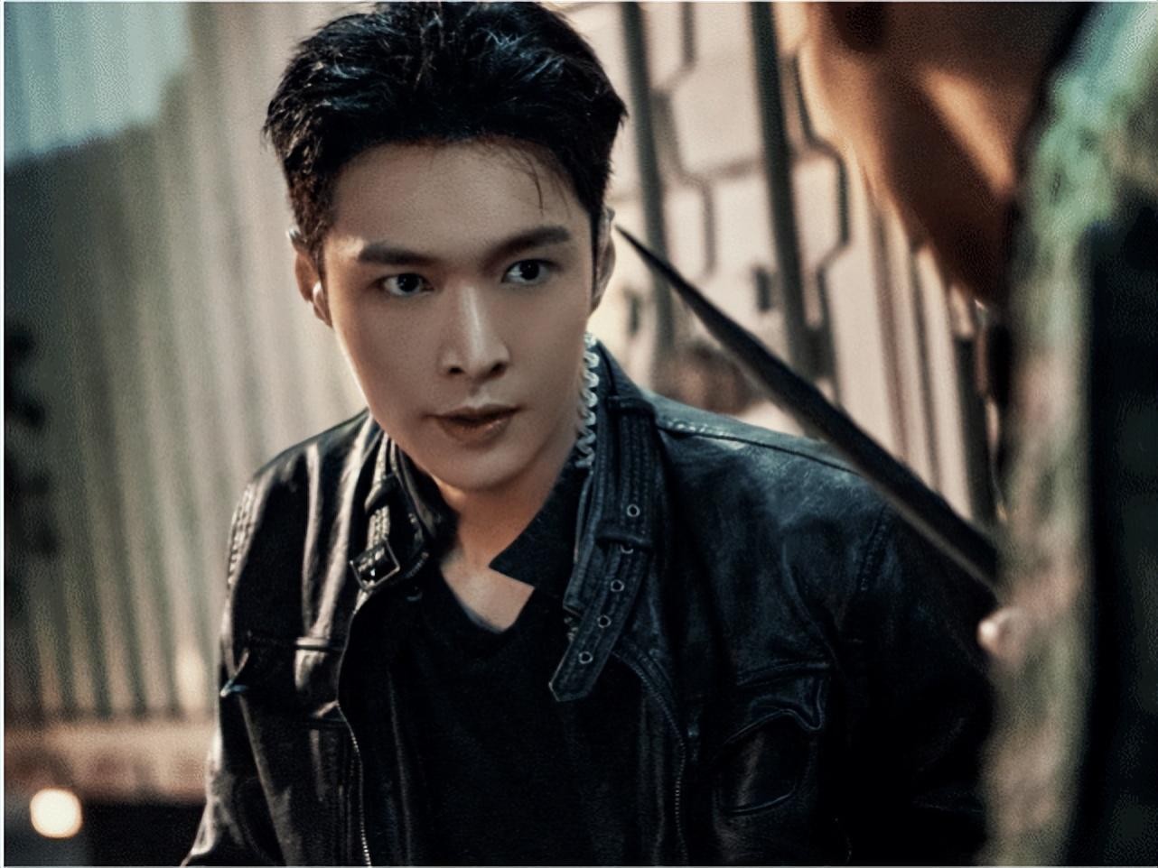 “努力标杆”张艺兴:背后的男人帮到底多强?任何顶流都无法代替