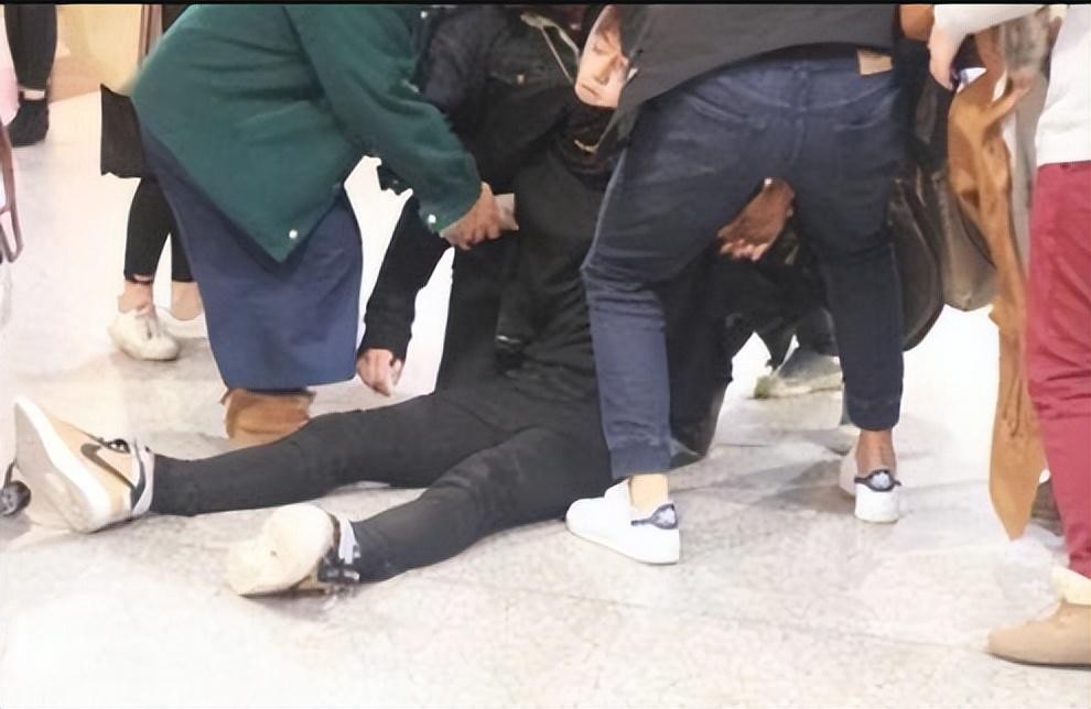 “努力标杆”张艺兴:背后的男人帮到底多强?任何顶流都无法代替