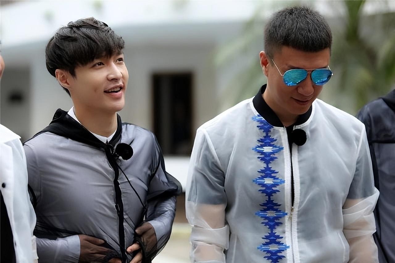 “努力标杆”张艺兴:背后的男人帮到底多强?任何顶流都无法代替