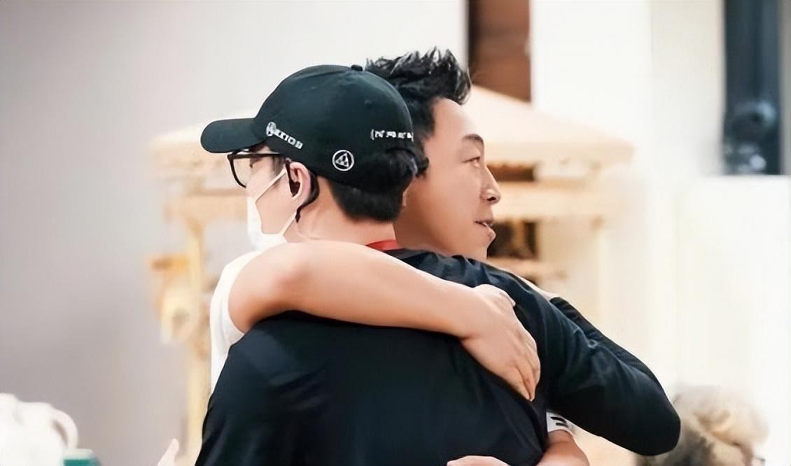 “努力标杆”张艺兴:背后的男人帮到底多强?任何顶流都无法代替