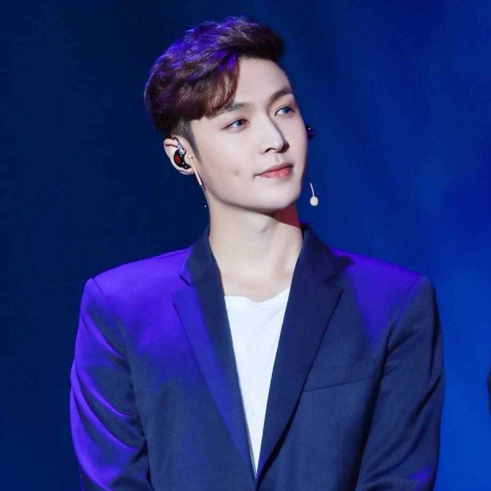 “努力标杆”张艺兴:背后的男人帮到底多强?任何顶流都无法代替