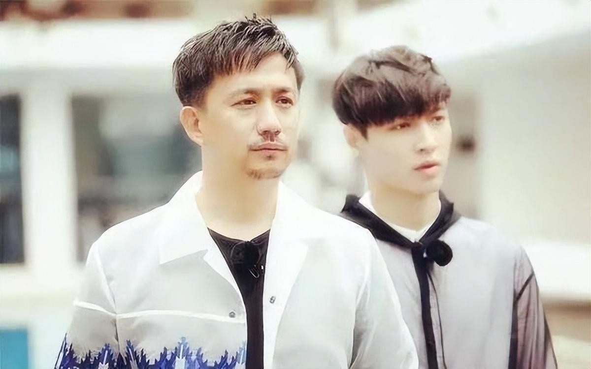 “努力标杆”张艺兴:背后的男人帮到底多强?任何顶流都无法代替