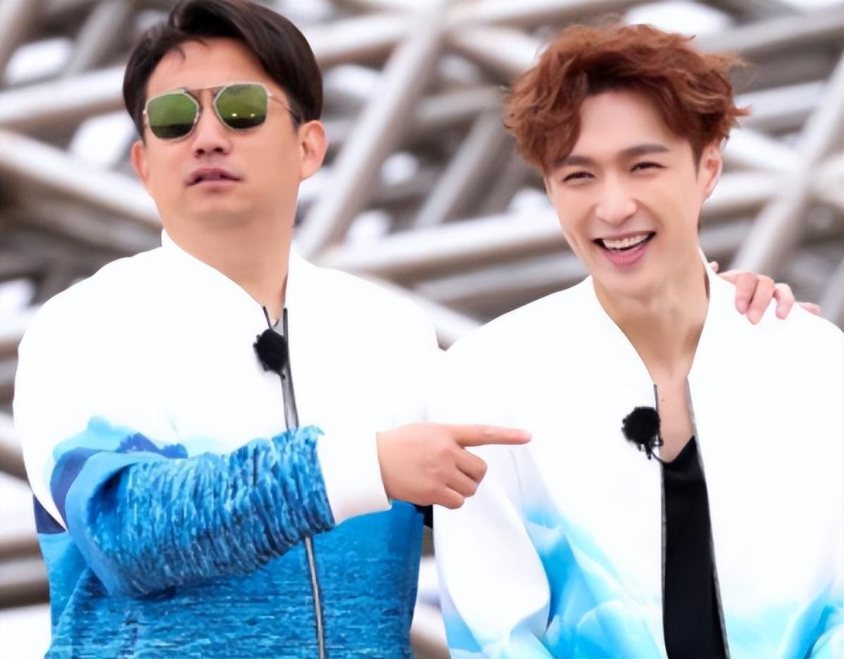 “努力标杆”张艺兴:背后的男人帮到底多强?任何顶流都无法代替