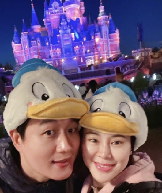 佟大为的老婆关悦照片（佟大为与关悦接吻庆生）