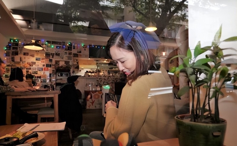 陈乔恩与男友Alan恋爱2年领证结婚（现场照曝光超甜蜜）