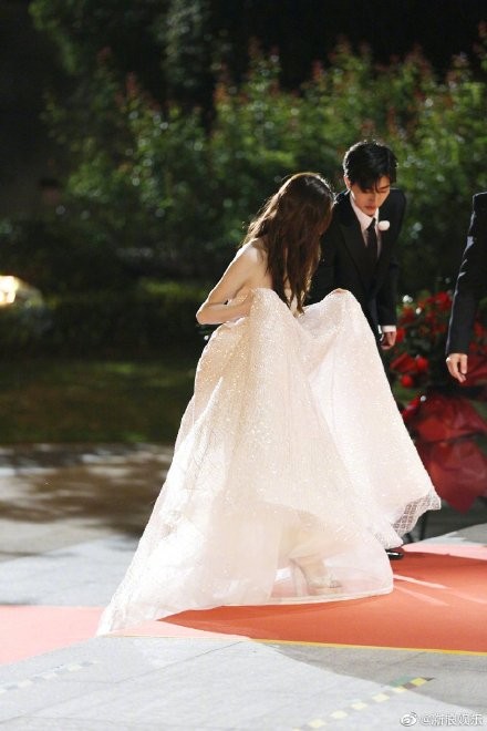 奔跑吧路透蔡徐坤郭麒麟搭肩，这季跑男帅哥不少