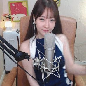 女孩因P图一夜全网爆红,你还记得曾经的贴吧剪刀手女神吗?