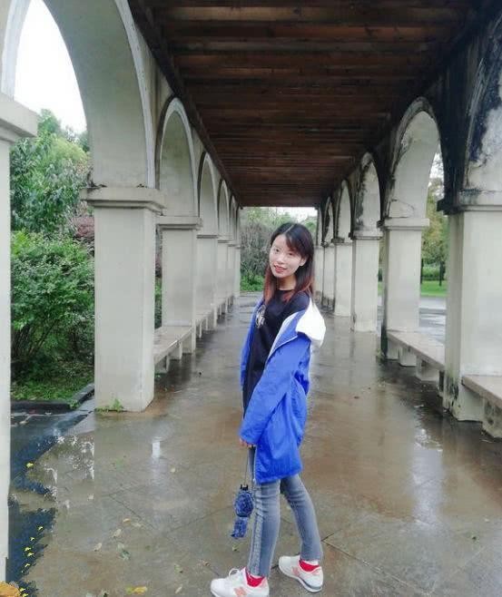 女孩因P图一夜全网爆红,你还记得曾经的贴吧剪刀手女神吗?