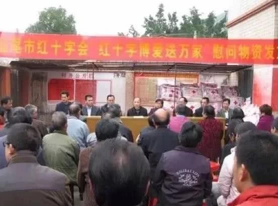 女孩因P图一夜全网爆红,你还记得曾经的贴吧剪刀手女神吗?