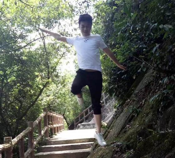 女孩因P图一夜全网爆红,你还记得曾经的贴吧剪刀手女神吗?