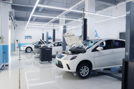 学什么技术最有前景男生学费低:现在男生学什么技术前景好?