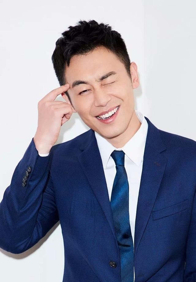 邹承恩赖猫的狮子倒影(赖猫的狮子倒影) 邹承恩 狮子 第2张