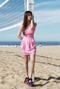 ​宋慧乔逆生长，拍夏日画报太清纯，网友：不敢相信已经38岁