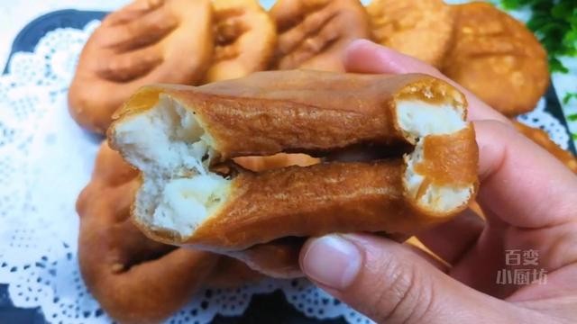 油饼怎样做才能又酥又松软（家常油饼最详细的做法）(13)