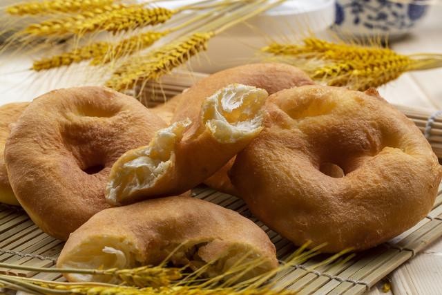 油饼怎样做才能又酥又松软（家常油饼最详细的做法）(12)