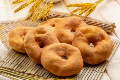 ​油饼怎样做才能又酥又松软（家常油饼最详细的做法）