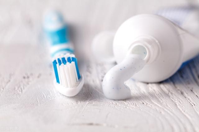 怎样用牙膏才可以祛痘（想要祛痘做好这四点）(1)