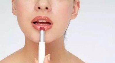 ​口红,唇膏,唇彩,唇釉有啥区别(唇膏唇釉唇彩唇蜜口红的区别)