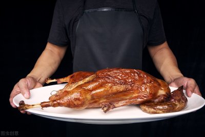 ​鸭是属于哪类动物 你听说过“一鸭二豹三熊四企鹅”吗？动物界的王者