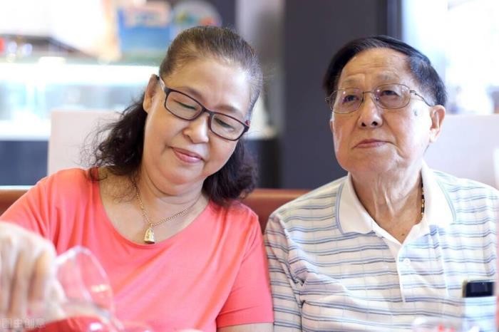 老婆坚持离婚怎么劝都没用了（70岁老阿姨坚持离婚）