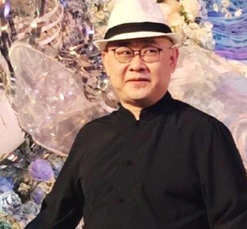 刀郎近照脸部发福 丝毫没有一点明星架子