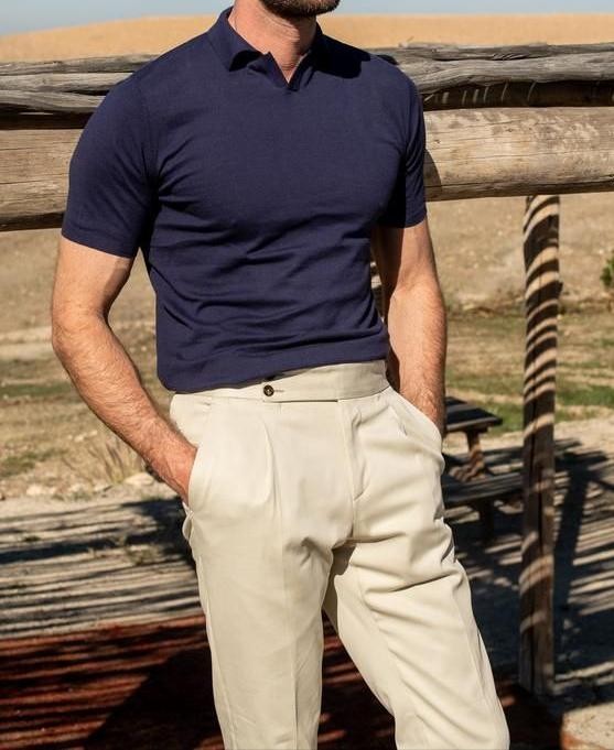 藏蓝色t恤穿搭(今夏超火的藏蓝色T恤)(13)