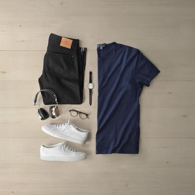 藏蓝色t恤穿搭(今夏超火的藏蓝色T恤)(4)