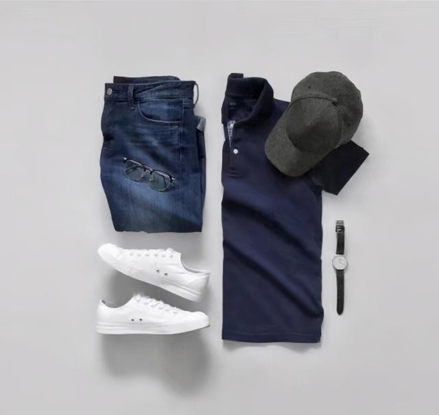 藏蓝色t恤穿搭(今夏超火的藏蓝色T恤)(9)