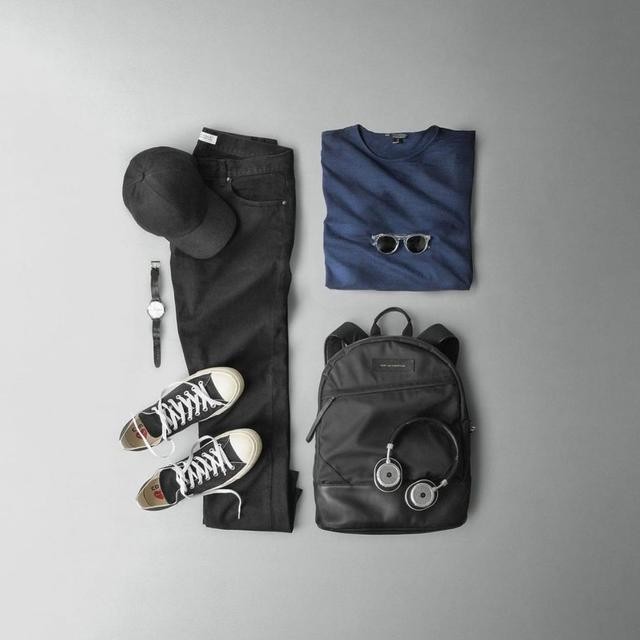 藏蓝色t恤穿搭(今夏超火的藏蓝色T恤)(3)