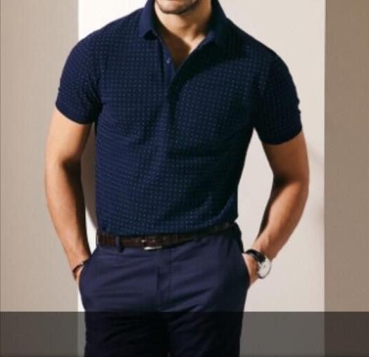 藏蓝色t恤穿搭(今夏超火的藏蓝色T恤)(12)