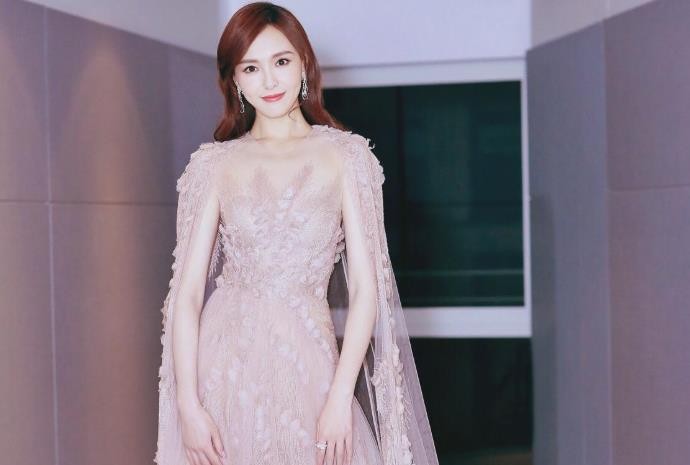 唐嫣腿长多少厘米 官方身高是172厘米腿的功劳最大