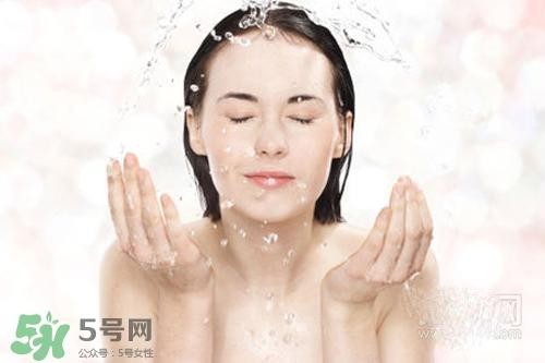 封闭性粉刺用什么洗脸?封闭性粉刺怎么洗脸? 封闭性粉刺用什么洗脸?封闭性粉刺怎么洗脸?