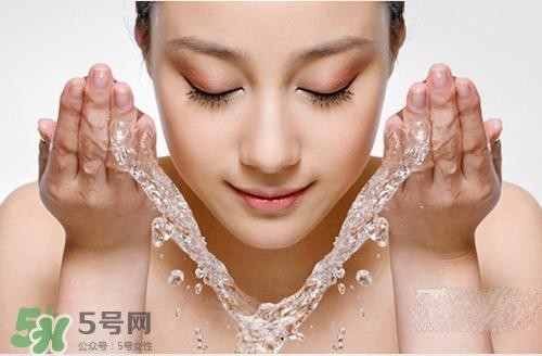 封闭性粉刺用什么洗脸?封闭性粉刺怎么洗脸? 封闭性粉刺用什么洗脸?封闭性粉刺怎么洗脸?