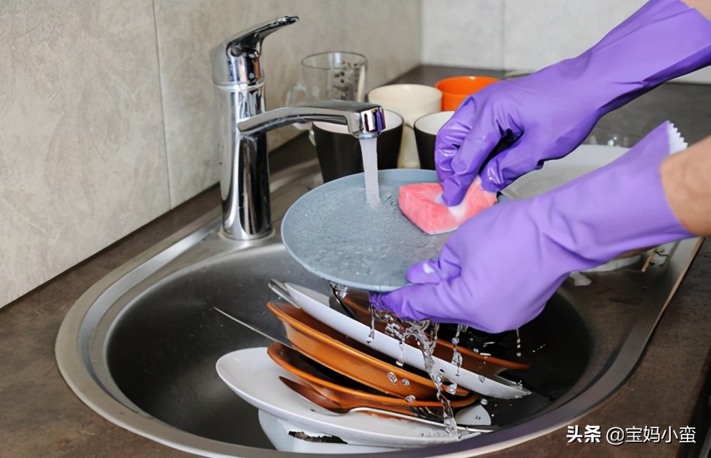 白醋加洗洁精的功效是什么(白醋加洗洁精的妙用)