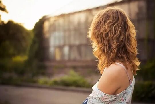 在喜欢的人面前自卑怎么办