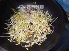 黄豆芽炒藕怎么做（健脾开胃清炒豆芽藕片教程）