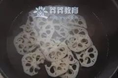 黄豆芽炒藕怎么做（健脾开胃清炒豆芽藕片教程）