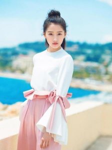 ​有谁喜欢关晓彤(关晓彤很高吗)