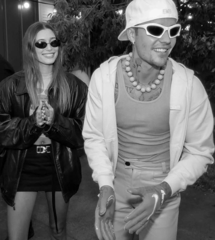 贾斯汀比伯女朋友(贾斯汀比伯晒与爱妻合照)