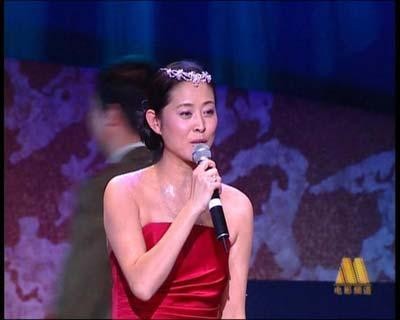 倪萍63岁近况(59岁倪萍出门靠人搀扶)(2)