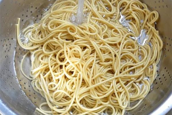 碱水面和普通面条的区别 碱水面是什么面