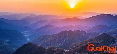 ​熠熠生辉是什么意思？熠熠生辉怎么造句？